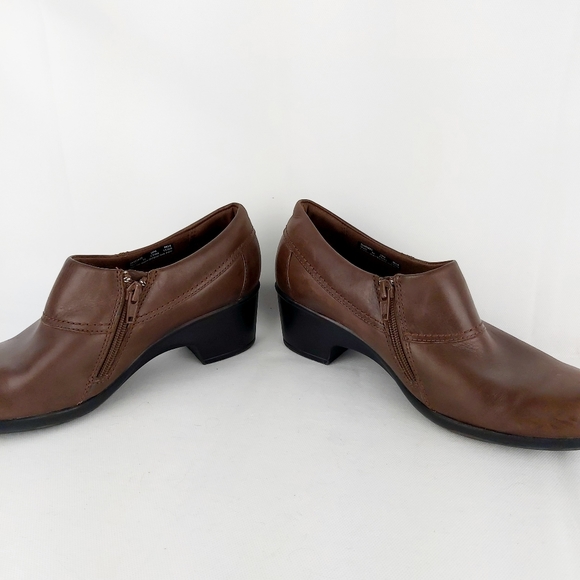Clarks genuine leather slip on brown comfort shoes - Picture 3 of 9